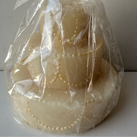 Scented Wedding Cake Candle 3-Tier Glitter Pearls New In Wrap 50hr - Picture 2 of 9
